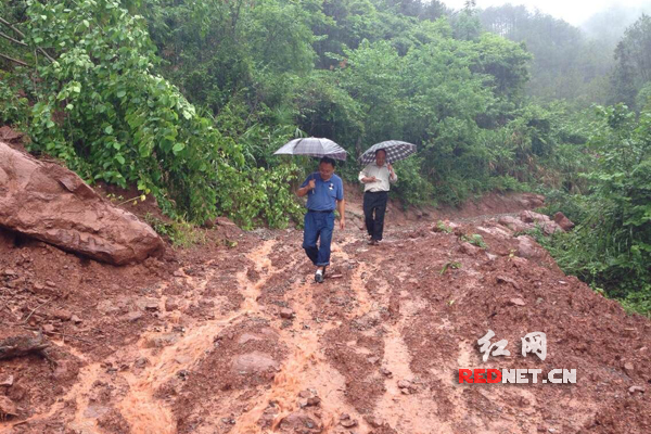 ‘星空体育APP网站’
短短10秒4人接连滑倒 原来 消防员另有你不知道的日常…(图1) 星空体育APP