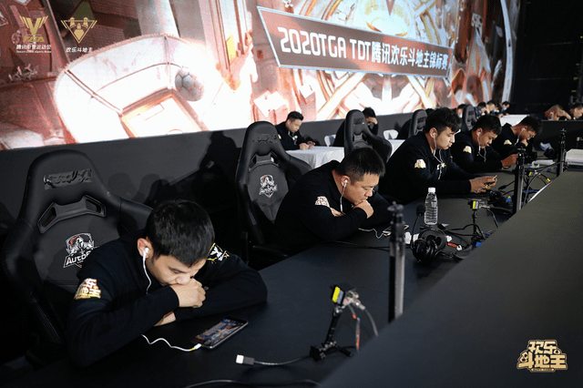 【星空体育APP网站】
欢喜斗田主锦标赛圆满落幕！腾讯棋牌推动斗田主赛事朝专业化偏向连续迈进(图9)